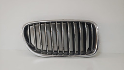 GRADE DIANTEIRA LADO DIREITO BMW 535I 2014 2015 COM DETALHE PRETO