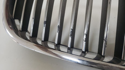 GRADE DIANTEIRA LADO DIREITO BMW 535I 2014 2015 COM DETALHE PRETO