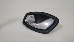 MAÇANETA INTERNA TRASEIRA ESQUERDA RENAULT CAPTUR 2016 2018