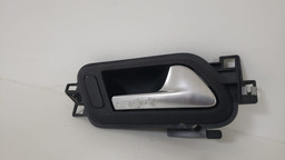 MAÇANETA INTERNA DIANTEIRA DIREITA VW AMAROK 2010 A 2018