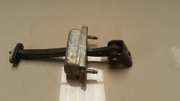 LIMITADOR PORTA TRASEIRA ESQUERDA FORD FOCUS 2008 A 2012