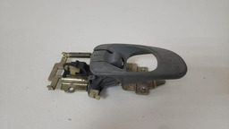 MAÇANETA INTERNA DIANTEIRA ESQUERDA KIA CLARUS 1998 1999