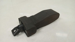 LIMITADOR PORTA TRASEIRA DIREITA AUDI Q3 2013  2014