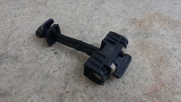 LIMITADOR PORTA TRASEIRA ESQUERDA VW JETTA 2012