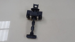 LIMITADOR PORTA TRASEIRA ESQUERDA VW JETTA 2014 ORIGINAL