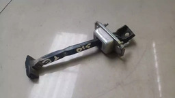 LIMITADOR PORTA TRASEIRA ESQUERDA CHEVROLET S10 2012 2013