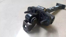 LIMITADOR PORTA DIANTEIRA ESQUERDO FIAT TORO 2.0 DIESEL 2020