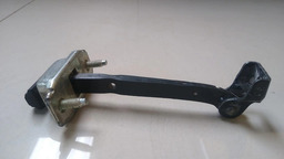 LIMITADOR DE PORTA TRASEIRA ESQUERDA CHEVROLET S10 2015 (1 )