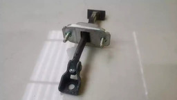 LIMITADOR PORTA TRASEIRA DIREITA CHEVROLET S10 2013 A 2016