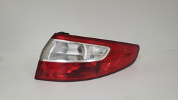 LANTERNA DIREITA RENAULT FLUENCE 2011 A 2018 DIREITO/PASSAGEIRO VERMELHO