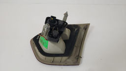 LANTERNA TAMPA LADO ESQUERDO RENAULT FLUENCE 2011 A 2018 ESQUERDO/MOTORISTA VERMELHO