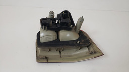 LANTERNA TAMPA LADO ESQUERDO RENAULT FLUENCE 2011 A 2018 ESQUERDO/MOTORISTA VERMELHO