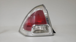 LANTERNA ESQUERDA FORD FUSION 2006 A 2009 ESQUERDO/MOTORISTA BRANCO