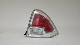 LANTERNA DIREITA FORD FUSION 2006 A 2009 DIREITO/PASSAGEIRO BRANCO