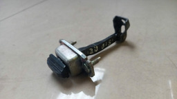 LIMITADOR PORTA DIANTEIRO LADO ESQUERDO GM S10 2016 2017