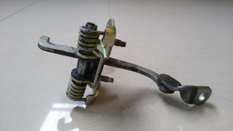 LIMITADOR PORTA TRASEIRO ESQUERDO PEUGEOT 206 1.4 2006 2007