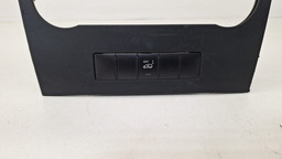 MOLDURA BOTÃO ALARME MERCEDES B180 2008 2009 2010