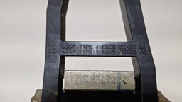 CAVALETE MAÇANETA PORTA DIANTEIRO E. FORD RANGER 2014 A 2020 DIANTEIRA