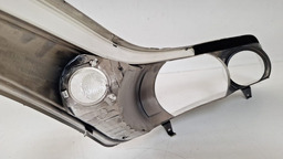 DEFLETOR INTERNO FAROL LED ESQUERDO C4 PALLAS 2008 A 2011