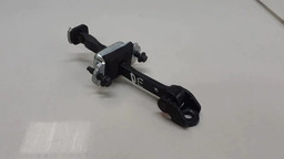 LIMITADOR PORTA DIANTEIRA ESQUERDA FORD KA 2018 ORIGINAL PRATEADO