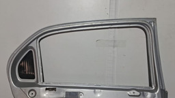 PORTA TRASEIRA ESQUERDA VW GOL G5/G6/G7 2008 A 2019 DETALHE ESQUERDO PRATEADO