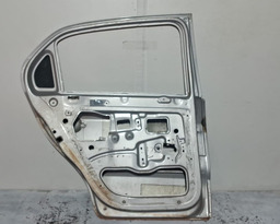 PORTA TRASEIRA ESQUERDA VW GOL G5/G6/G7 2008 A 2019 DETALHE ESQUERDO PRATEADO