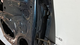 PORTA TRASEIRA ESQUERDA GM ASTRA 1999 A 2012 COM DETALHE ESQUERDO PRETO