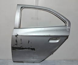 PORTA TRASEIRA ESQUERDA GM ONIX/PRISMA 2013 A 2019 DETALHE ESQUERDO PRATEADO