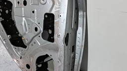 PORTA TRASEIRA ESQUERDA GM ONIX/PRISMA 2013 A 2019 DETALHE ESQUERDO PRATEADO