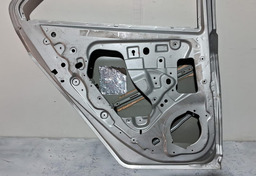 PORTA TRASEIRA ESQUERDA GM ONIX/PRISMA 2013 A 2019 DETALHE ESQUERDO PRATEADO