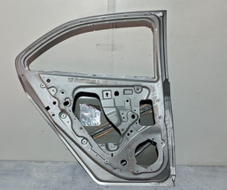 PORTA TRASEIRA ESQUERDA GM ONIX/PRISMA 2013 A 2019 DETALHE ESQUERDO PRATEADO