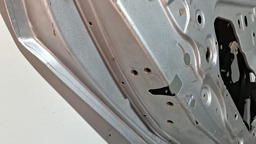 PORTA TRASEIRA ESQUERDA GM ONIX/PRISMA 2013 A 2019 DETALHE PRATEADO