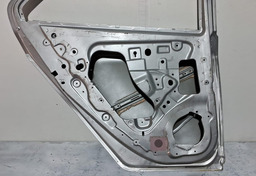 PORTA TRASEIRA ESQUERDA GM ONIX/PRISMA 2013 A 2019 DETALHE PRATEADO