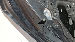 PORTA TRASEIRA ESQUERDA GM ONIX/PRISMA 2013 A 2019 DETALHE ESQUERDO PRETO