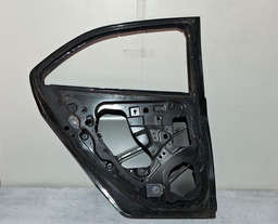 PORTA TRASEIRA ESQUERDA GM ONIX/PRISMA 2013 A 2019 DETALHE ESQUERDO PRETO