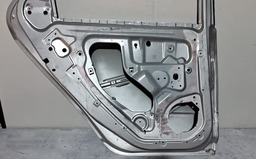 PORTA TRASEIRA ESQUERDA GM COBALT 2012 A 2021 COM DETALHE ESQUERDO PRATEADO