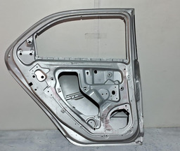 PORTA TRASEIRA ESQUERDA GM COBALT 2012 A 2021 COM DETALHE ESQUERDO PRATEADO