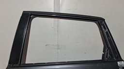 PORTA TRASEIRA ESQUERDA HONDA FIT 2015 A 2021 COM DETALHE ESQUERDO PRETO