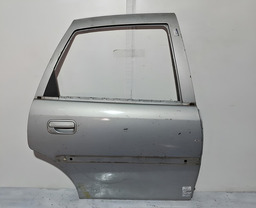 PORTA TRASEIRA DIREITA GM VECTRA 1997 A 2005 COM DETALHE DIREITO PRATEADO