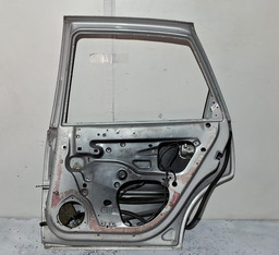 PORTA TRASEIRA DIREITA GM VECTRA 1997 A 2005 COM DETALHE DIREITO PRATEADO