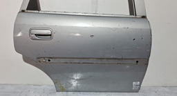 PORTA TRASEIRA DIREITA GM VECTRA 1997 A 2005 COM DETALHE DIREITO PRATEADO