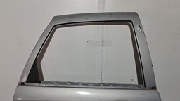 PORTA TRASEIRA DIREITA GM VECTRA 1997 A 2005 COM DETALHE DIREITO PRATEADO