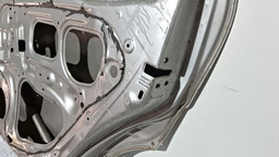 PORTA TRASEIRA DIREITA TOYOTA SW4 2006 A 2015 COM DETALHE PRATEADO