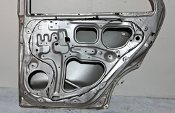 PORTA TRASEIRA DIREITA TOYOTA SW4 2006 A 2015 COM DETALHE PRATEADO