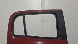 PORTA TRASEIRA DIREITA FIAT UNO VIVACE 2011 A 2019 C/DETALHE DIREITO VERMELHO