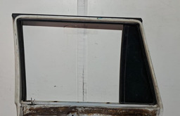PORTA TRASEIRA DIREITA VW SANTANA 1996 A 2005 COM DETALHE DIREITO BRANCO