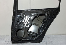 PORTA TRASEIRA DIREITA TOYOTA COROLLA 2020 A 2023 C /DETALHE DIREITO PRETO