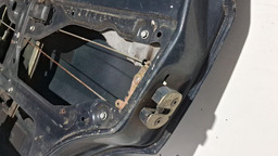 PORTA TRASEIRA DIREITA FIAT UNO 2001 A 2013 COM DETALHE DIREITO PRETO