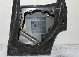 PORTA TRASEIRA DIREITA JEEP RENEGADE 2016 A 2024 COM DETALHE DIREITO PRETO