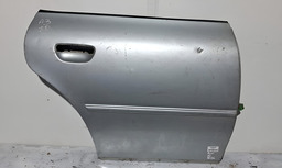 PORTA TRASEIRA DIREITA AUDI A3 1997 A 2006 COM DETALHE DIREITO PRATEADO